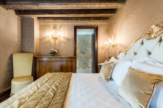 غرفة كلاسيكية بسرير كوين، Nani Mocenigo Palace 4/6