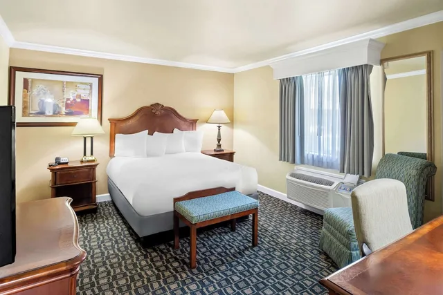 جناح بسريرين كينج مع أريكة بمطبخ صغير، Best Western Miner's Inn 1/3
