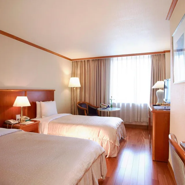 غرفة قياسية بسريرين منفصلين بحوض استحمام، Sejong Hotel 1/3