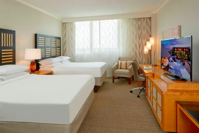 غرفة بسريرين كوين، Renaissance Orlando Airport Hotel 1/7