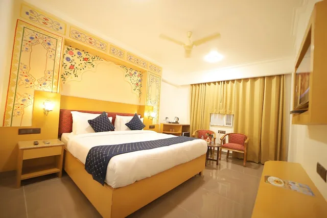 Luxury, King Bed, Ganga Ratan 2/2