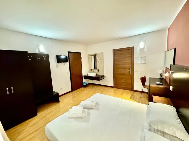 Economy, Double Bed, External Bathroom، Guidi 5/9