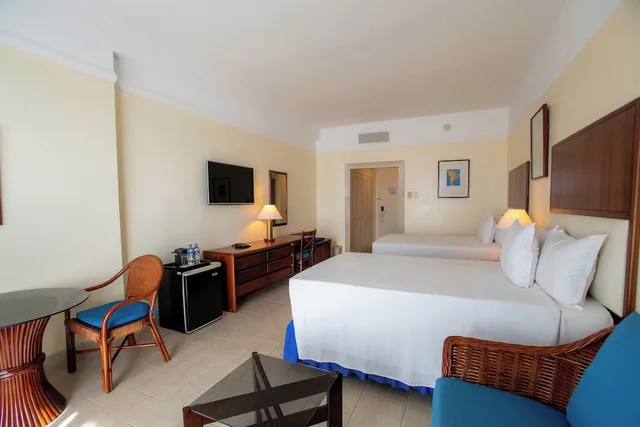 غرفة بسريرين مزدوجين بإطلالة على البحر، Barcelo Colon Miramar 2/7
