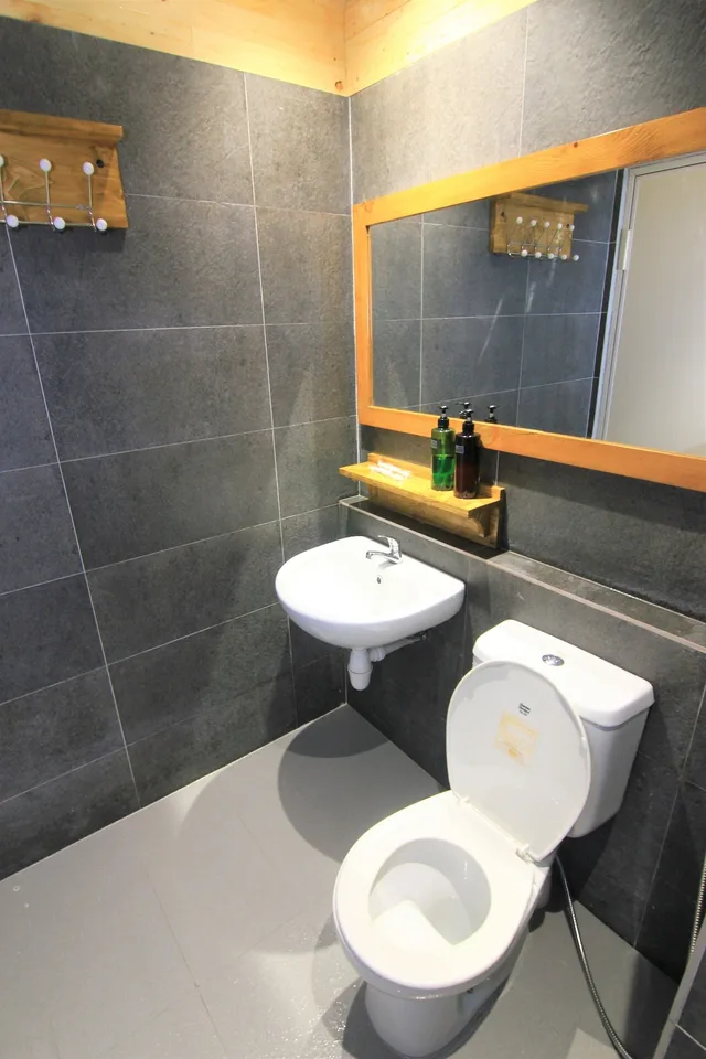 شقة بريميوم بسرير كينج وسرير فردي بإطلالة على المدينة بغرفتي نوم بمطبخ صغير، Apartment Queen Victoria Batam 2/3
