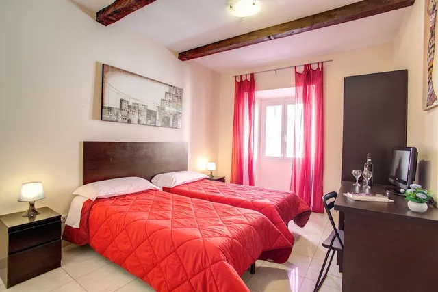 غرفة بسريرين منفصلين بحمام مشترك، Hotel Mosaic 3/4
