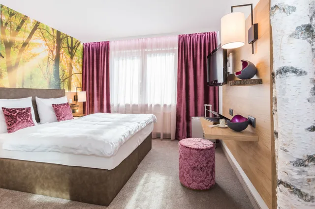 Design, Standard, Queen Bed, Street Side View، TRIHOTEL Rostock – Wellnesshotel Adults Only 1/4