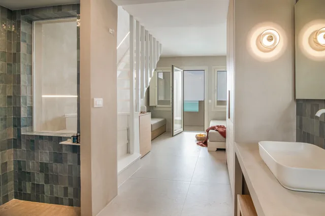 Loft, Suite, Queen Bed, Caldera View, Sofa, Hot Tub، Apeiron Blue Santorini - Adults Only 4/10