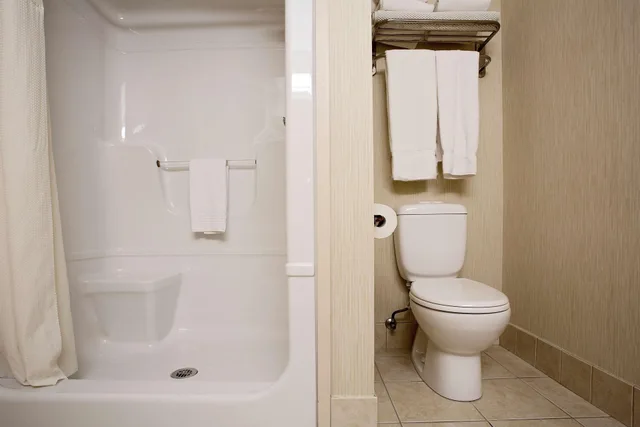 Room, King Bed, Best Western Inn On The Bay 3/4