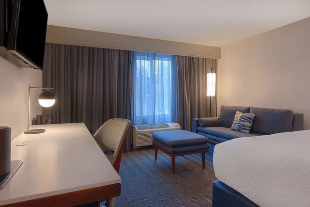 غرفة بسرير كينج لذوي الإعاقة، Courtyard By Marriott Portland Southeast Clackamas 3/6