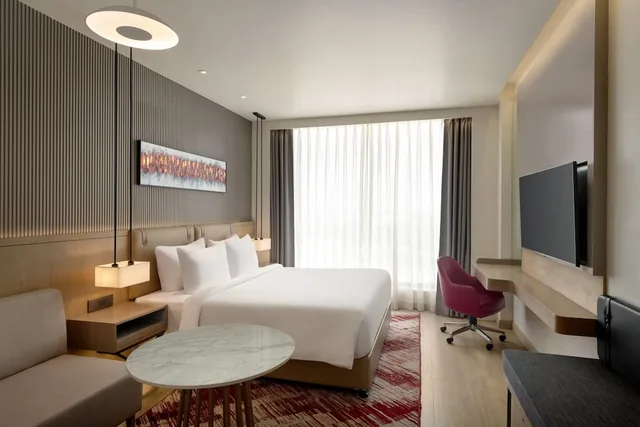 غرفة ديلوكس بسرير كينج، Ramada by Wyndham Sonipat Murthal 2/4