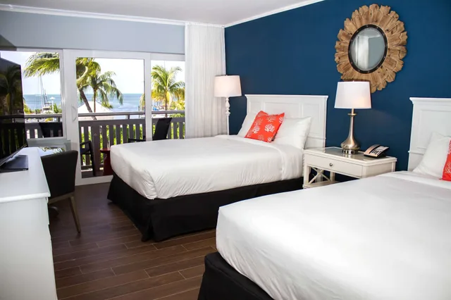 Stunning, 2 Queen Beds, Gulf View, Balcony، Banana Bay Resort and Marina 1/3