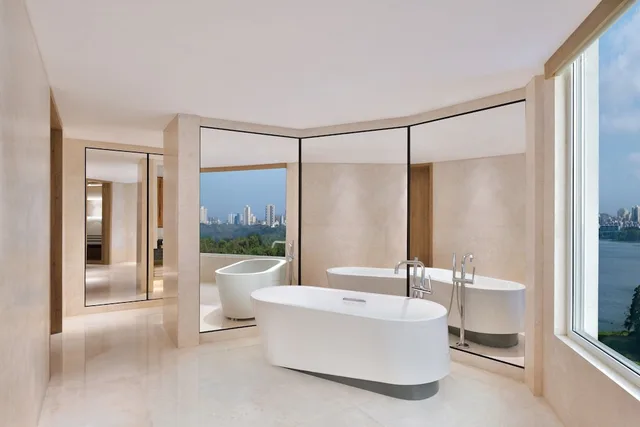 Presidential, King Bed, Lake View, The Westin Mumbai Powai Lake (ex Renaissance Mumbai) 2/2