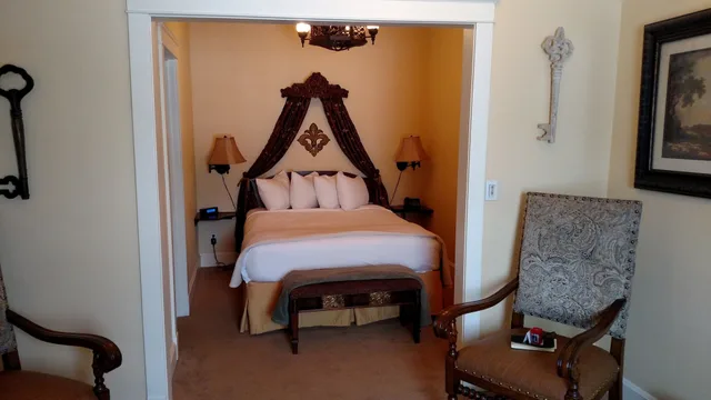 جناح استوديو ديلوكس بسرير كوين، The Old English Inn 1/3