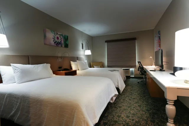 غرفة بريميوم بسرير مزدوج، Hilton Garden Inn Arvada Denver, CO 2/2