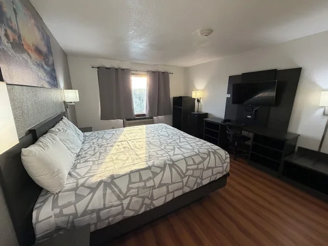 غرفة بسرير كينج، Motel6 Fond Du Lac, WI 1/6