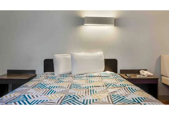 1 Queen Bed - Non-Smoking, Mini Fridge، Motel6 Texas City, TX - I-45 South 1/2