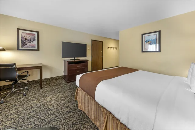 غرفة بسرير كينج، Best Western Plus Truckee-Tahoe Hotel 1/4