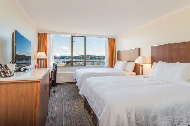 Coast, Tower, Comfort, 2 Queen Beds، Coast Discovery Inn and Marina 2/3