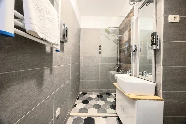Deluxe, King Bed, City View, Silver Gate Rooms Dioklecijan Palace 5/5