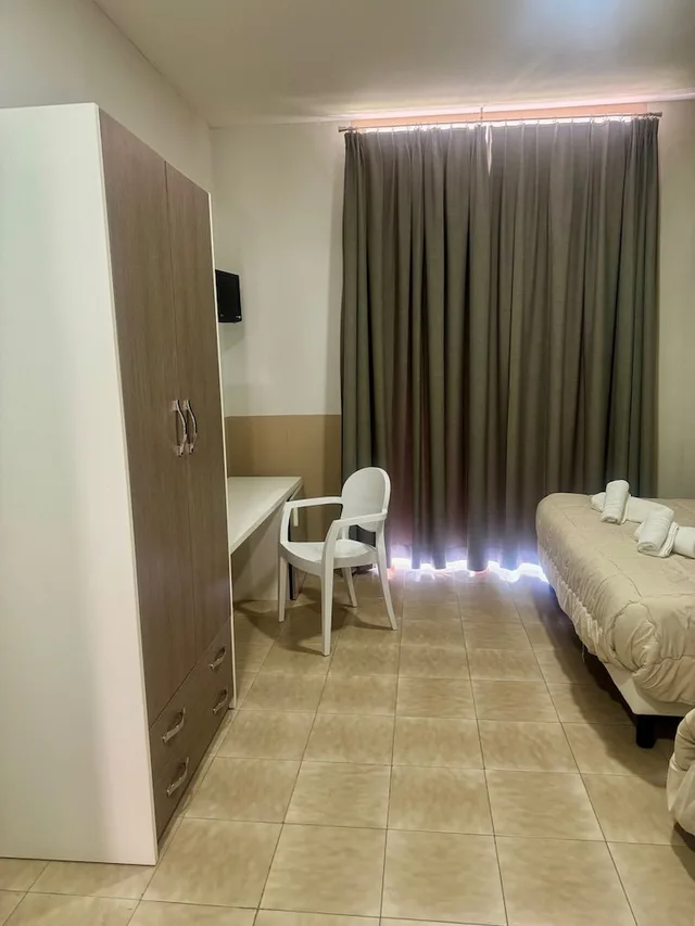 غرفة ديلوكس ثلاثية بسرير مزدوج وسرير فردي، Hotel Santuario Pompei 3/6