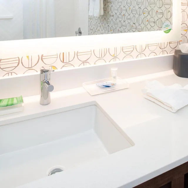 Standard, 2 Queen Beds, Bathtub, Accessible, Holiday Inn Suites Idaho Falls 9/9