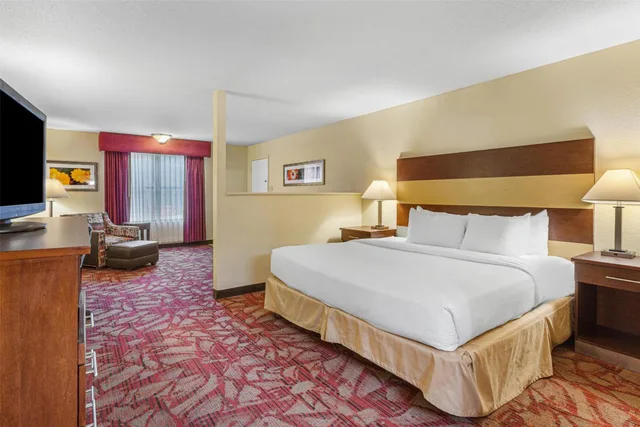 جناح جونيور بسرير كوين مع أريكة، Best Western Pine Springs Inn 2/9