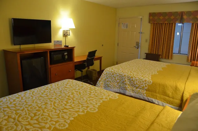 غرفة بسريرين كوين للمدخنين، Days Inn by Wyndham Nashville Airport 3/4