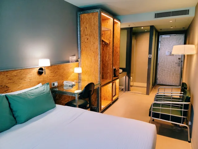 غرفة بسرير كوين، Ind Hotel 1/3