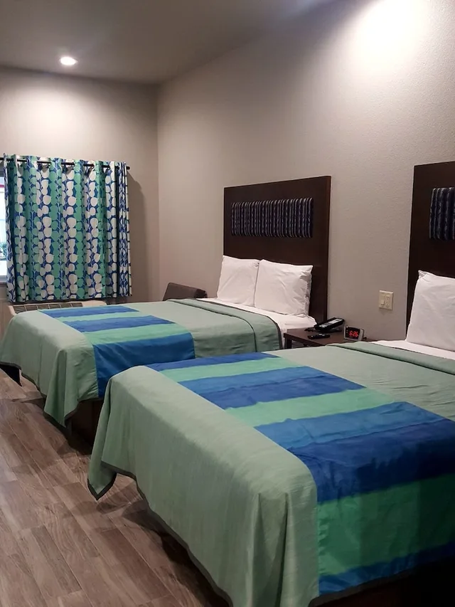 غرفة قياسية بسريرين كوين، Blue Woodlands Hotel 1/2