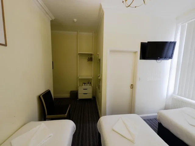 غرفة تنفيذية ثلاثية، Manor Hotel 2/4
