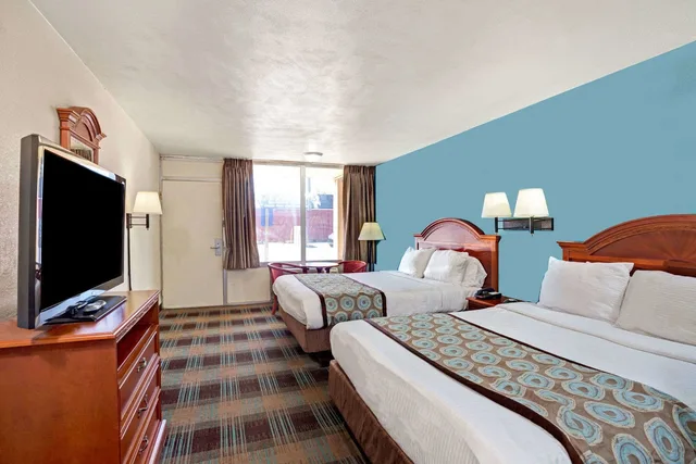 جناح استوديو بسريرين كوين للمدخنين، Super 8 By Wyndham Nashville/ Dntn/ Opryland Area 1/3