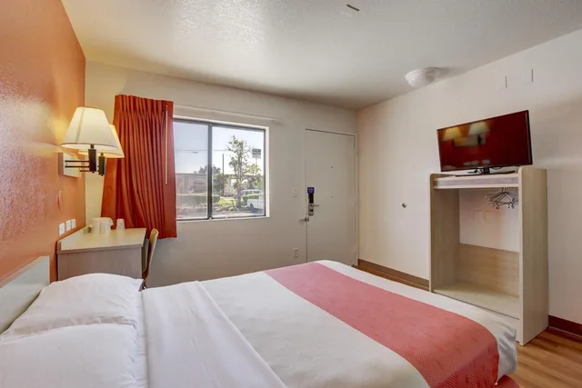غرفة ديلوكس بسرير مزدوج لذوي الإعاقة، Motel6 Corona, CA - Norco 1/8