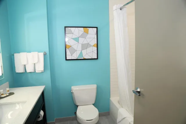 غرفة ديلوكس بسريرين مزدوجين مع أريكة، La Quinta Inn and Suites by Wyndham Montgomery 10/10