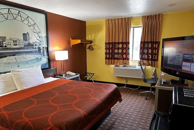 غرفة بسرير كينج، Super 8 Motel Boone 1/4