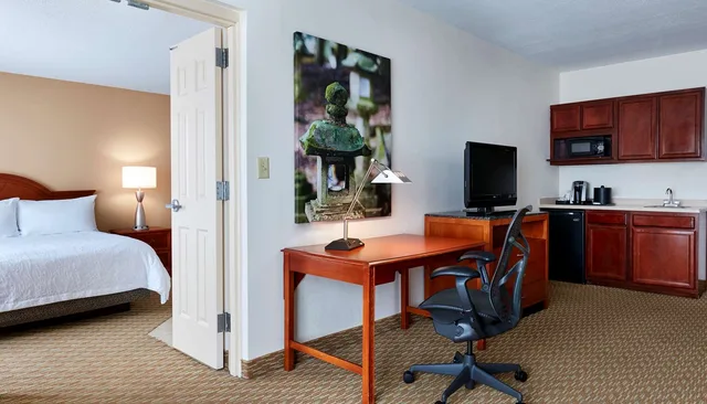 جناح بسرير كينج بحوض جاكوزي، Hilton Garden Inn Charlotte Pineville 2/2