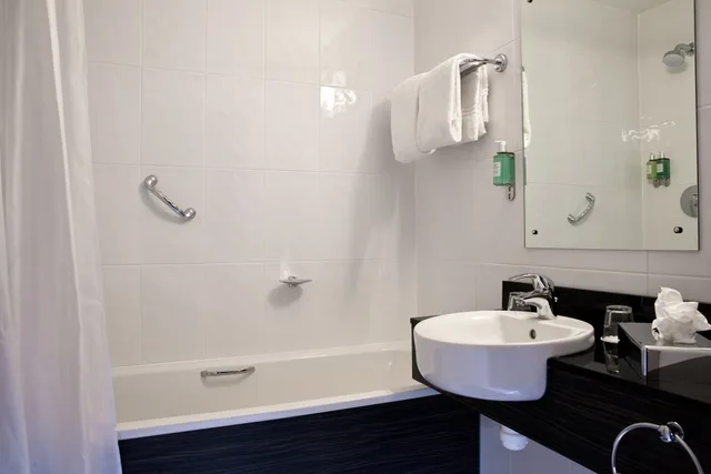 غرفة قياسية بسرير مزدوج وسرير فردي، Leonardo Hotel Cork 4/4