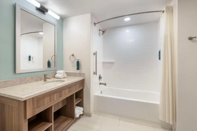 جناح بسرير كوين بغرفة نوم واحدة لذوي الإعاقة، Hilton Vacation Club Aqua Sol Orlando West 7/7