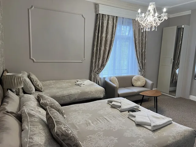 جناح، Tanes Hotel 3/6