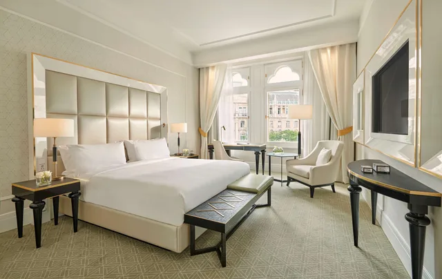 Premium, King Bed, Parisi Udvar Budapest-Unbound Collection By Hyatt 2/10