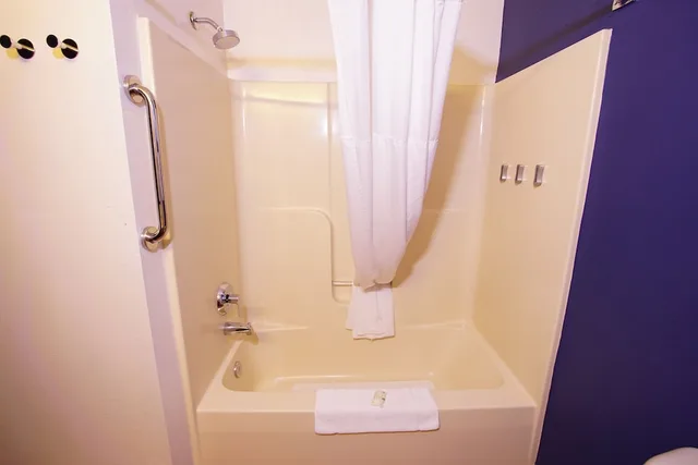 جناح بسرير كينج مع أريكة، Quality Inn & Suites Georgetown - Seaford 5/6