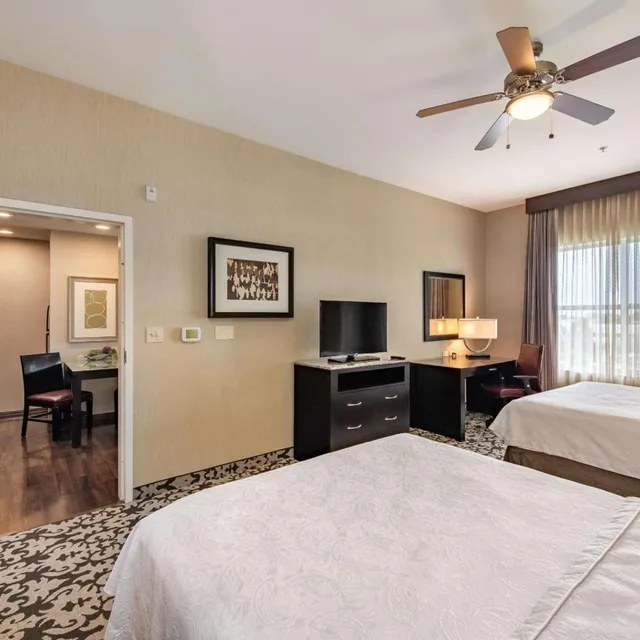 جناح بسريرين كوين بغرفة نوم واحدة مع أريكة، Homewood Suites by Hilton Oxnard/Camarillo 4/6