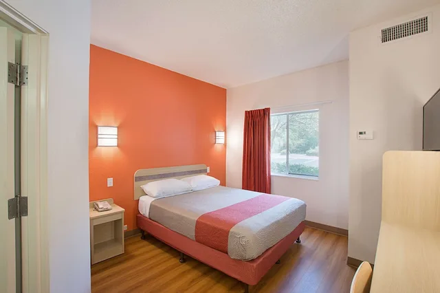 غرفة قياسية بسرير مزدوج لذوي الإعاقة، Motel6 Columbia, SC - Fort Jackson Area 5/9