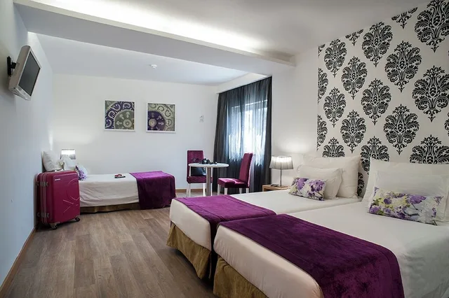 غرفة ثلاثية بسرير مزدوج وسرير فردي، Genesis Hotel 1/1
