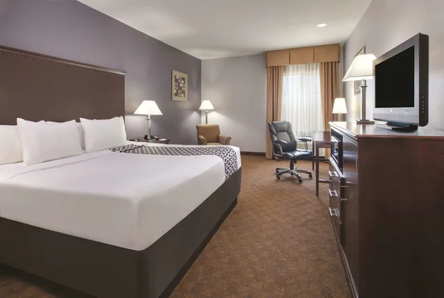 غرفة بسرير كينج، La Quinta Inn & Suites by Wyndham Corsicana 1/4