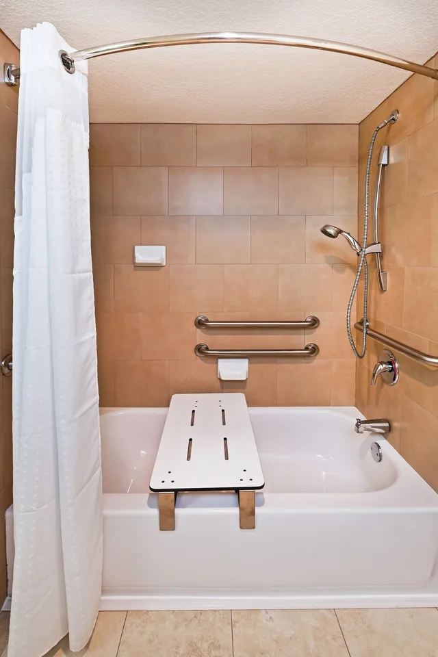 غرفة قياسية بسريرين مزدوجين لذوي الإعاقة، Holiday Inn Tyler-Conference Center, an IHG Hotel 4/5