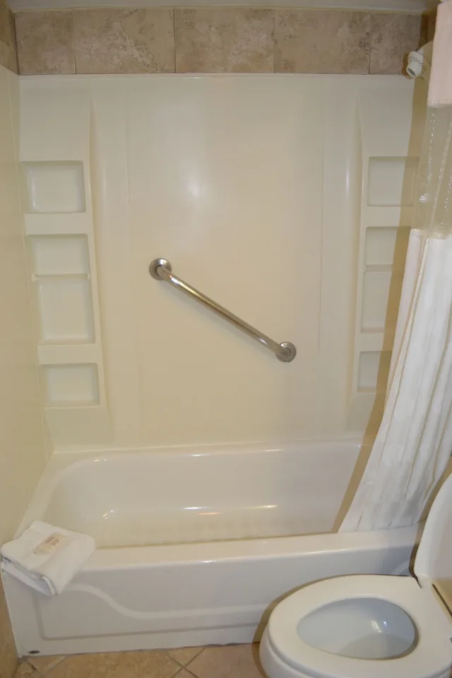 غرفة بسريرين مزدوجين، Ramada by Wyndham State College Hotel & Conference Center 10/10