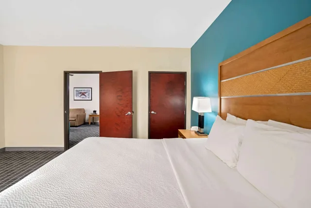 جناح عائلي بسرير كينج لذوي الإعاقة، La Quinta Inn Suites Houston Willowbrook 1/4