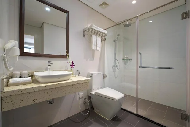 غرفة عائلية بإطلالة على المدينة، Hanoi Bonsella Hotel 4/4