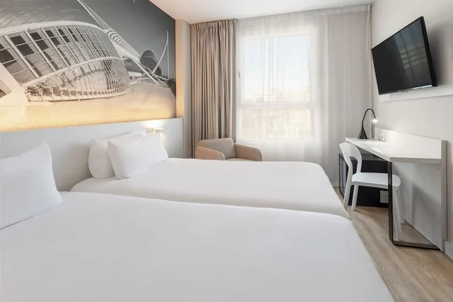 غرفة بسريرين منفصلين، B&B HOTEL Valencia Arena 1/5