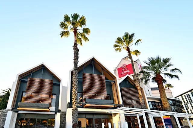 غرفة بسرير مزدوج أو سريرين منفصلين، City Lodge Hotel Victoria & Alfred Waterfront 1/1